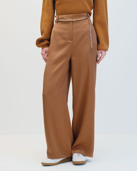 Pantalón Palazzo De Satín Tiro Alto Avellana Con Cadena