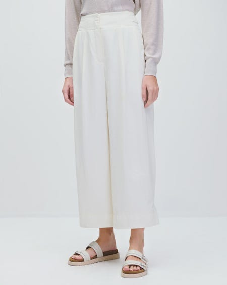 Pantalón Barrel Efecto Nylon Off White Corrugado Pretina Ancha Con Pinzas