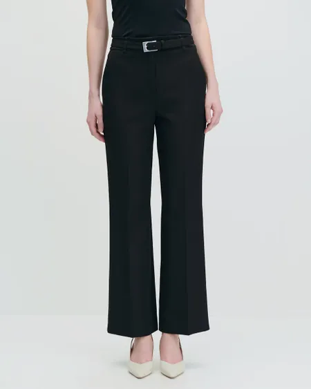 Pantalón Recto Fluido Tiro Alto Negro Cinturón Hebilla Metálica
