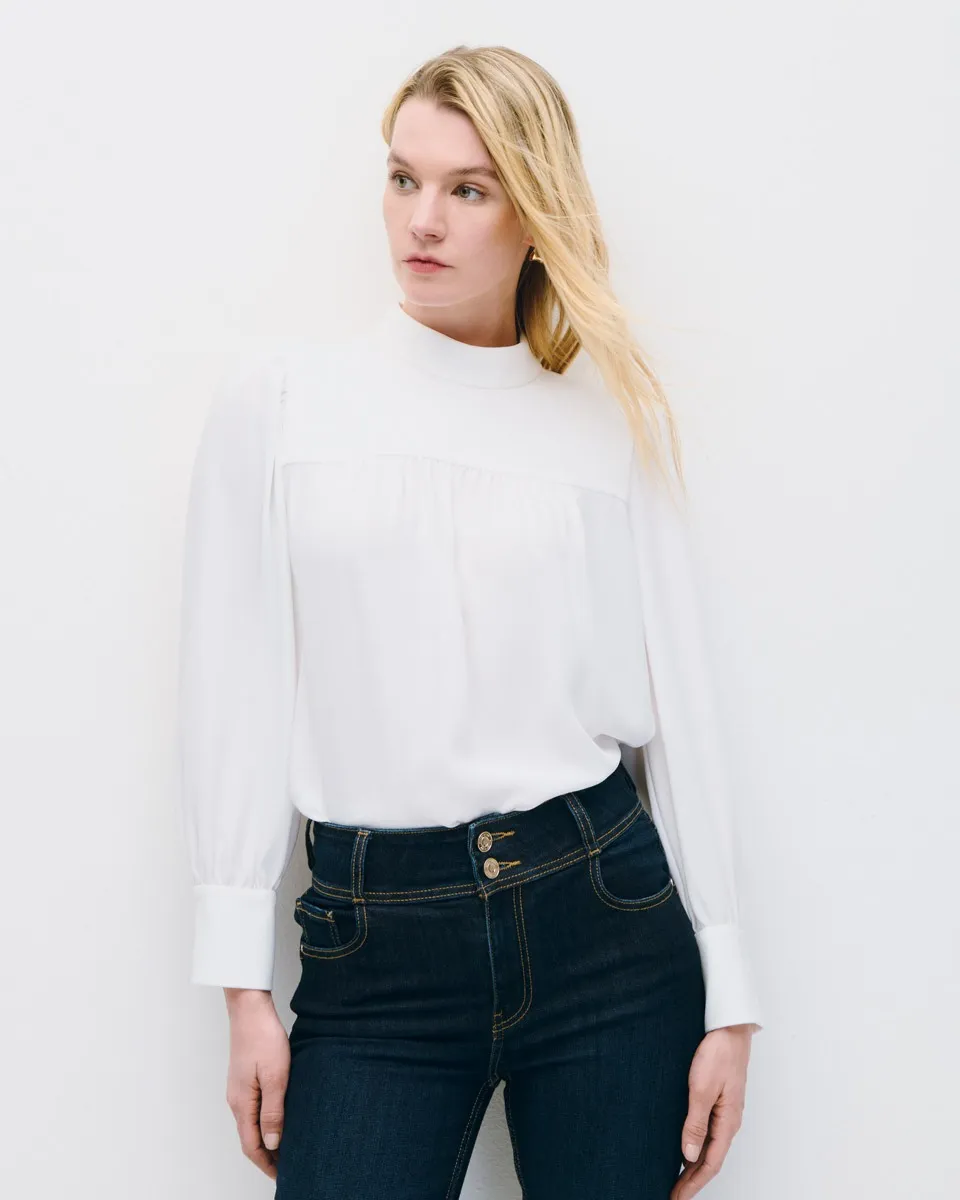Blusa Blanca Cuello Alto Frunces Y Canesú 