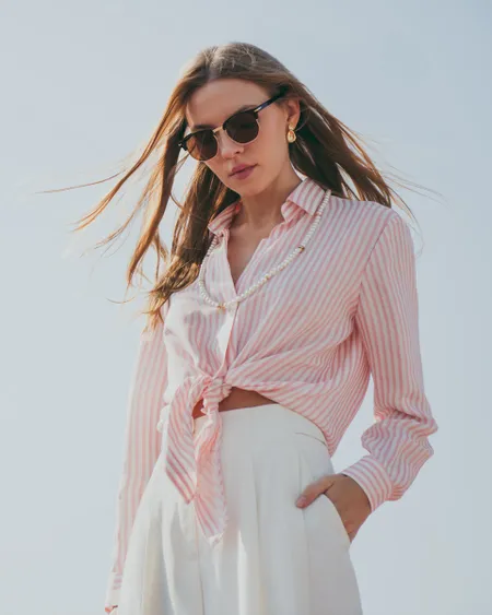 Blusa Camisera A Rayas Rosa Y Blanco Amarre En Ruedo