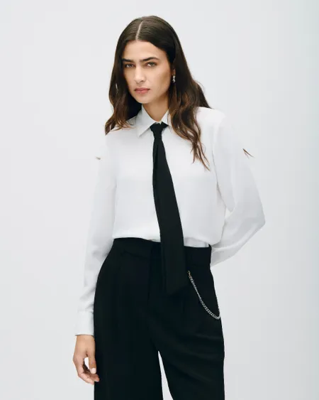 Blusa Camisera Blanca Corbatín Negro En Contraste