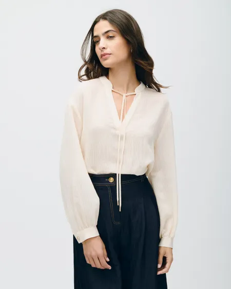 Blusa Con Textura A Rayas Yeso Cuello Mao Con Jaretas