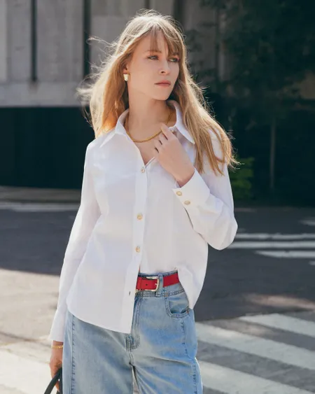 Camisa Blanca Botones Dorados Y Alforzas En Puño