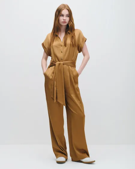 Jumpsuit De Satín Texturizado Recto Fluido Cuello Camisero Canela