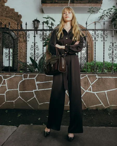Jumpsuit De Satín Recto Fluido Chocolate Cuello Camisero