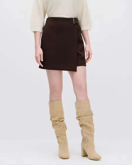 Falda Short Stretch Chocolate Con Hebilla