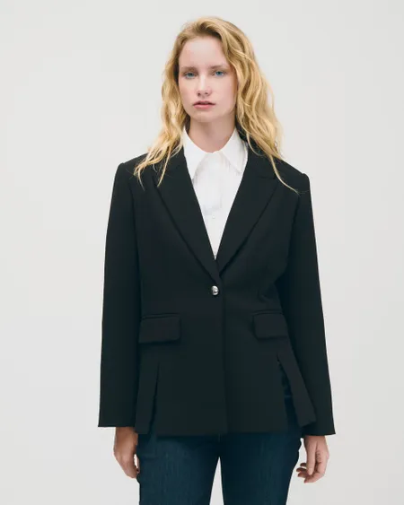 Blazer Negro Con Solapa De Pico Aberturas Al Frente Y Espalda