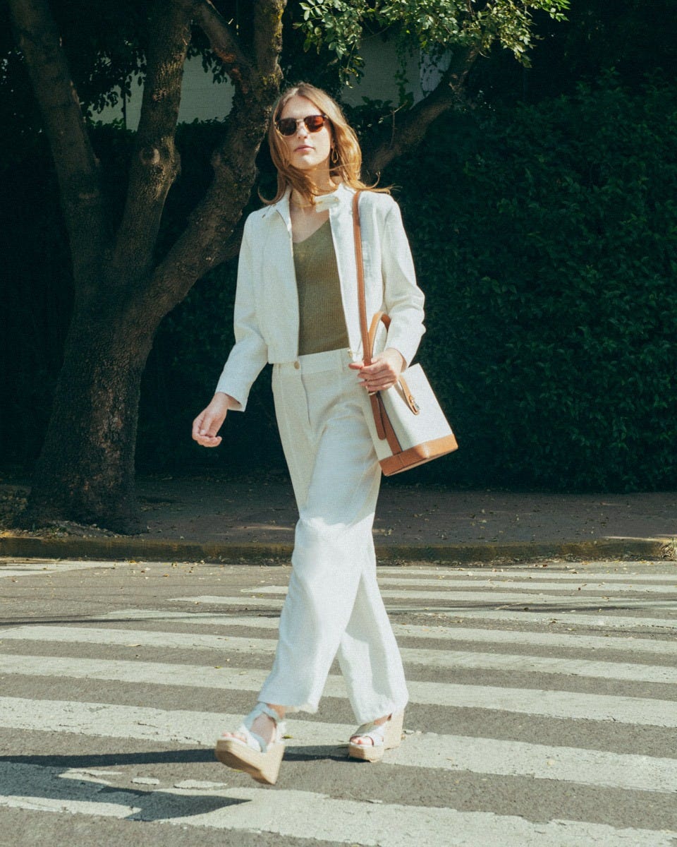 Chamarra Bomber Corta Blanca Cuello Alto 