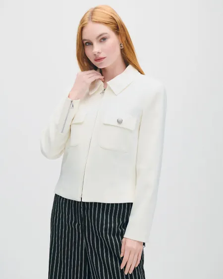 Chaqueta Stretch Blanca Cuello Camisero Cierre Y Bolsillos