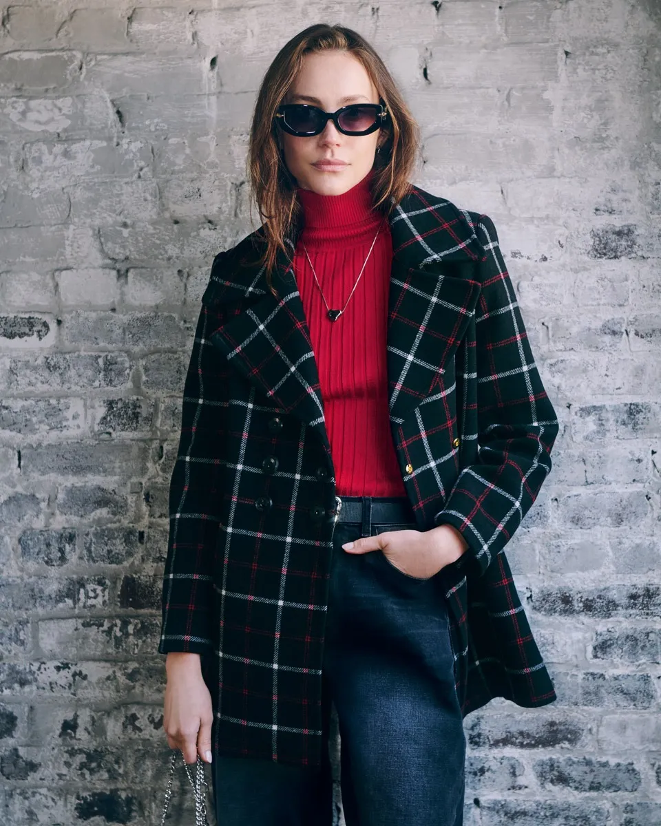Abrigo Negro Largo Cruzado De Cuadros Rojos 