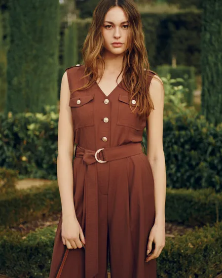Jumpsuit Corto Café Teja Con Charreteras Efecto Corrugado