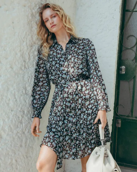 Vestido Negro Camisero Satín Estampado Floral Puño Escarola