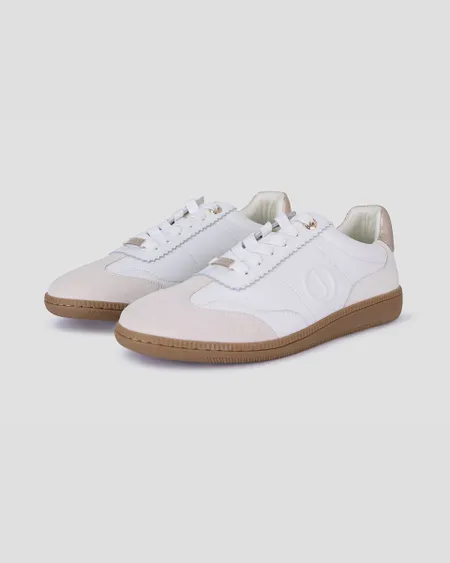 Tenis De Piel Blancos En Combinación Ante Natural Talonera Oro Suela De Goma