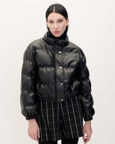 Chamarra Negra Corta Vinipiel Capitonada