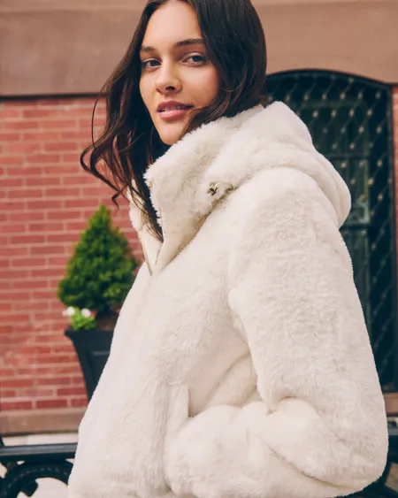 Chamarra Crema De Pelo Sintético Capucha Desmontable