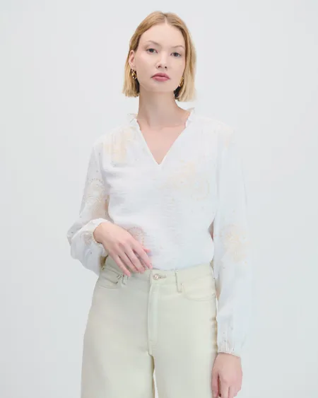 Blusa Blanca Bordado Floral Cuello Escarola Efecto Corrugado