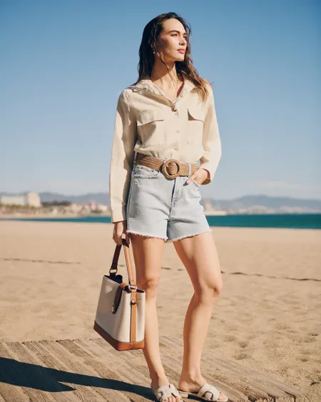 Short Denim Tiro Alto Azul Claro Deshilado