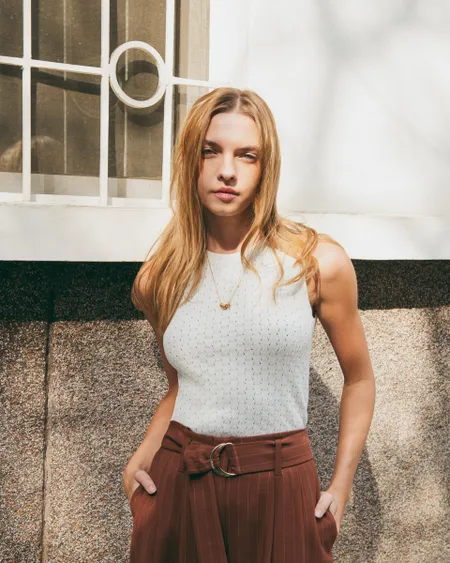 Blusa Blanca Tejido De Punto Calado Escote Redondo