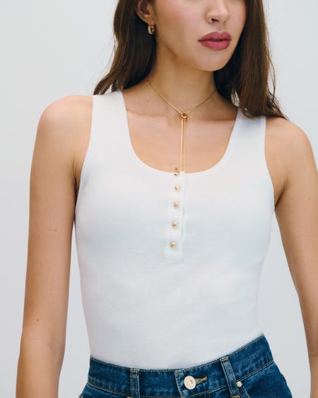 Blusa Blanca Tejido De Punto Escote U Botones Dorados