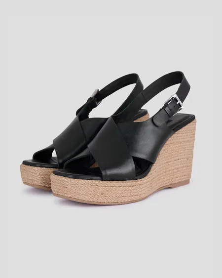 Alpargata De Piel Negra Cruzada Cuña De Yute